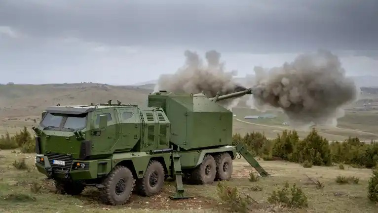 Nora B-52 NG Serbian 155mm Self-Propelled Howitzer (B)